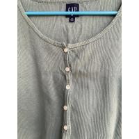 ราคา เสื้อยืด Gap ครอป สีเขียวมิ๊น สินค้ามือสอง (27215066957)