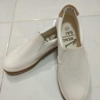 ราคา รองเท้าผ้าใบ สลิปออน มือสอง (2301022914)