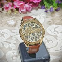 ราคา ปล่อยของแรร์! Guess หน้าปัดลายเสือดาวล้อมคริสตัลตัดกับสายหนังสีน้ำตาลหรูหรา ใส่คุมโทนเกร๋ๆ (52502080220)