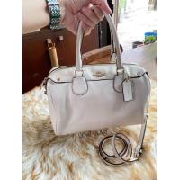 ราคา กระเป๋าทรงหมอน Coach 11 นิ้ว สีครีม มือสอง ของแท้ (8159242346)