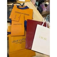 ราคา ถุงกระดาษแบรนด์สวยๆ หลายแบบ (48412447255)