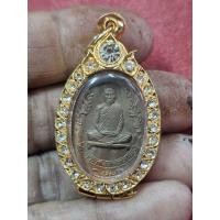 ราคา เหรียญหลวงปู่โต๊ะรุ่นแรกปี 2510 เนื้อทองแดงรุ่นแรกพร้อมกรอบทองไมครอนฝังพลอยแท้ (40181633899)