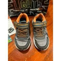 ราคา มือสอง รองเท้าผ้าใบเด็ก มีไฟ Skechers รุ่น S LIGHTS TRI-NAMICS สีเทาส้ม Charcoal/Orange สภาพดี ไฟติด (54253155952)