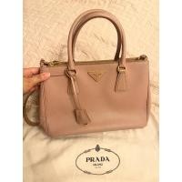 ราคา Prada Saffiano 30 สี Cameo สวยยย น่ารักมากก 15900 บาท (27742832458)