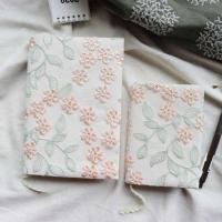 ราคา ตู้หนังสือผ้า ลายดอกไม้ ขนาด A5 A6 ปักลาย แฮนด์เมด ปรับระดับได้ สําหรับใส่โน๊ตบุ๊ค (22959591821)