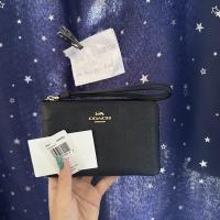 ราคา Coach คล้องมือ 1ซิป ไซต์S ลายฉลุ สีMidnight (สีกรม) (22506606718)