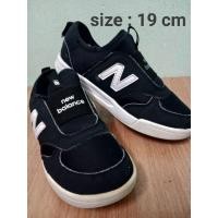 ราคา รองเท้าเด็กงานแบรนด์มือสองของแท้ New Balance สีดำ รองเท้าเด็ก (มือ2)‼️279฿‼️พร้อมส่ง (29669491086)