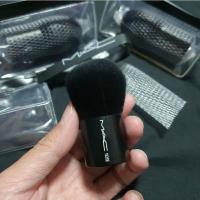 ราคา แปรงคาบูกิ จาก MAC กระปุ๊กกระปิ๊กนารัก พกพาสะดวก ขนนุ่มมมม ใช้น้องปัดบลัชปัดแป้ง ปัดแก้มได้อย่างดีเริ่ด (5997391814)