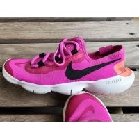 ราคา รองเท้าวิ่งไนกี้ มือสอง สีชมพู(NIKE FREE RN5.0) สภาพสวยตามรูปและคลิป (57161466640)