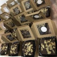 ราคา บราวนี่หน้ากรอบ เนื้อฉ่ำๆหนึบๆเข้มข้นหวานน้อยกำลังดี๊ดี ดาร์คช็อคโกแลตเน้นๆ (12418647113)