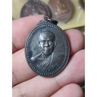 ราคา เหรียญ พ่อท่านเขียว รุ่นขวัญถุง วัดห้วยเงาะ ปัตตานี เนื้อทองแดงรมดำ (41522867875)