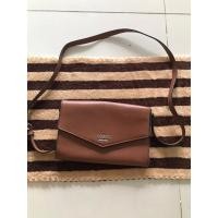 ราคา กระเป๋าสะพายข้าง GUESS สีน้ำตาล ของแท้ (26208986147)