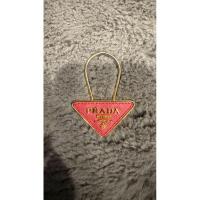 ราคา พวงกุญแจ prada แท้ มือสอง (42250757192)
