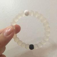 ราคา SALE‼️lokai สีใส ไซส์S (13.5’) ขายต่อราคาถูกซื้อมาใส่ไม่พอดีเลยขายค่ะ (3712305869)