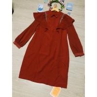 ราคา เดรสสีส้มอิฐ ใส่ทำงาน มือ 1 ปักเพชรรอบหน้าอก ระบายด้านหน้าหลัง แต่งกระดุมตรงแขน ซิปหลัง (19666602092)