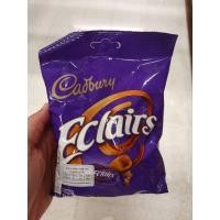 ราคา Cadbury Eclairs Caramels With Milk Chocolate Centres 130g.ช็อกโกแลตนมชนิดเพิ่มเนื้อนมเคลือบคาราเมล 130กรัม (42963911255)