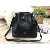 ราคา สินค้า Outlet ReStock! NEW ARRIVAL! GUESS DRAWSTRING BUCKET BAG WITH STRAP (700300662)