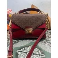 ราคา mk ครอสบอดี้สีแดง ถือได้ ครอสได้ (29262521457)