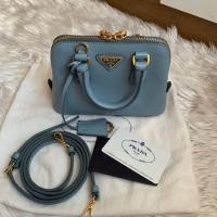 ราคา Like new Prada alma mini สีฟ้า สภาพสวยค่ะ ขอบมุมไม่ถลอก อะไหล่ยังทอง ทรงดี อุปกรณ์ : การ์ด ถุงผ้า สาย (2720364132)