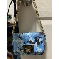ราคา Michael kors กระเป๋าสะพายใบเล็กสภาพสวย ภายในสะอาด (51654823766)