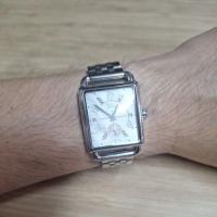 ราคา ESQ movado swiss quartz สภาพสวย หน้ามุกหรูหรา สองเข็มครึ่ง (25943301980)