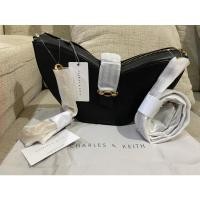 ราคา กระเป๋า Charles & Keith มือหนึ่ง ของแท้ สีดำ (20019079574)