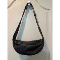 ราคา used* Black leather sling bag (หนังแท้) (50607702547)