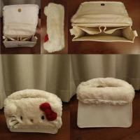 ราคา Sanrio (ซานริโอ้) Hello Kitty Fur กระเป๋าถือ (ไม่มีสายสะพาย) มือสอง สภาพดี Bag Size 19 x 15 x 6 cm (47359510031)