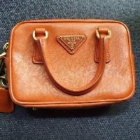 ราคา (หมดค่ะ )แท้ 100% Used Prada Mini Saffiano (741138478)
