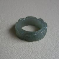 ราคา แหวนหยกพม่า Jadeite type A แกะสลักลายดอกไม้ ขนาดวงใน 18.3mm หรือ เบอร์ 56-57 กว้าง 7.7mmสวยงามสวมใส่ได้ทุกเพศ (22654203019)