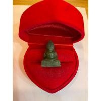 ราคา #0320พระหยกแกะ พิมพ์พระพุทธ หลวงพ่อวิริยังค์ วัดธรรมมงคล กรุงเทพฯ ปี 2536 (22617362629)