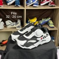 ราคา Filaรองเท้าผ้าใบเด็กแบรนด์มือ2สีขาวดำ. (23445096148)