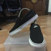 ราคา รองเท้ามือสอง Nike slip on toki (765720495)