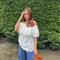 ราคา KLINT BLOUSE เสื้อปาดไหล่ ปักลายดอก (19730428812)