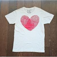 ราคา เสื้อยืด T-Shirt ลาย หัวใจ สกรีนกำมะหยี่ ยี่ห้อ Post-Nerd ของแท้ ไซส์ S เอส ผ้า cotton 100% สีขาว คอกลม มือสอง สภาพดี (20750630342)