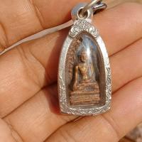 ราคา พระรอดมหาวันลำพูนสวยมากองค์จริงเลี่ยมเงินอย่างเก่าหนาๆได้เหมาจากบ้านข้าราชการผู้ใหญ่เกษียณจากเชียงรายค่ะรับองค์นี้สุดๆ (55007578927)