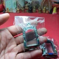 ราคา กรอบพระสมเด็จเนื้อเงินผสมขนาดพระที่เหมาะกว้าง2.3×3.5ซม.เล็กใหญ่ได้นิดหน่อยมีห่วงพร้อมยาง(คละสี)ราคาต่อ1ชิ้น (41867113654)