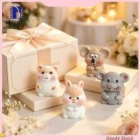 ราคา [UJB]☆2 ชิ้นมินิหนูแฮมสเตอร์ตัวเลขเค้ก ท็อปเปอร์,น่ารักขนาดเล็กเรซิ่นเมาส์ตุ๊กตาสัตว์,ขนาดเล็กหนูแฮมสเตอร์ของเล่น (44512291093)