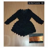 ราคา จั้มสูทสั้นสีดำ งานป้าย Bo Rich Ta(s/m) มือสอง ดอกไม้สามมิติ งานน่ารัก ทรงสวยค่ะ (7244566298)