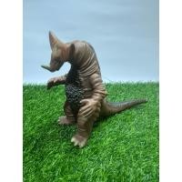 ราคา หุ่นไคจูซอฟไวนิล 7 นิ้ว ปี2000 มีชื่อเด็กญี่ปุ่นเขียนไว้ Gomora Ultraman Sofubi (Bandai 2000) งานวินเทจ หายาก (51107533766)