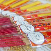 ราคา พร้อมส่ง **ธูปเทียนชุด** ธูปชุด ธูปเทียนอย่างดีสำหรับใส่สังฆทาน ธูปเทียนจัดคู่ดอกไม้ถวายพระ (ธูปยาว9 ดอก+เทียน 2 เล่ม) (7020717029)