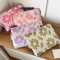 ราคา UUMIR กระเป๋าแต่งหน้า,ผ้า Jacquard ปักกระเป๋าเครื่องสําอางลายดอกไม้,แบบพกพาความจุขนาดใหญ่เบาะนุ่มซิปปิดถุงแป้งทุกวันพกพา (52414773765)
