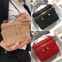 ราคา รุ่นพรีเมี่ยม 2021 ใหม่สไตล์กระเป๋าหญิง Dior/Dior Tanabata Limited Love Travel กระเป๋าเครื่องสําอางกล่องกระเป๋าสะพาย Messenger กระเป๋าถือ (49714993776)