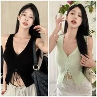 ราคา ✅ส่งไว✅สต็อกไทย เสื้อไหมพรมบาง แขนกุด คอวี 4 สี ชายผ่าหน้า อกแต่งผูกร้อยเชือก (29912019088)
