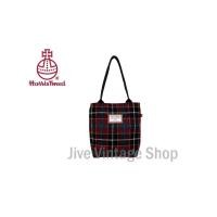 ราคา กระเป๋าสะพายไหล่ Harris Tweed ผ้า wool ทอลายตาราง โทนสีแดง ผ้าหนา แข็งแรง ใส่a4 ได้ แต่กระทัดรัด มือสองสภาพดีตู้ญี่ปุ่น (48357446958)