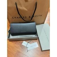 ราคา ส่งต่อ CHARLES & KEITH กระเป๋าสตางค์ รุ่น Tassel Detail Long Wallet พร้อมกล่อง ถุงผ้า และถุงกระดาษ (18696363722)