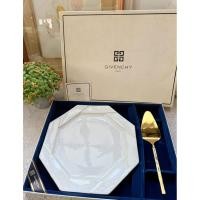 ราคา GIVENCHY จานเค้กเซรามิกเนื้อพอร์ชเลน ทรงแปดเหลี่ยมขอบสีทองเรียบหรูมาพร้อมช้อนตักเค้กแสตนเลส 18-8 ใหม่ มีกล่อง (54513877773)