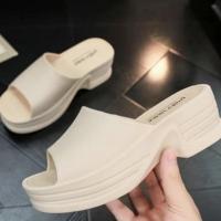 ราคา รองเท้าส้นสูงพื้นหนา ทรงเตารีด รองเท้าแฟชั่นใส่สบาย ส้นหนา 5.5cm. แบบเรียบง่าย สีพื้น (28055928671)