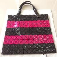 ราคา Used - กระเป๋า Bao Bao Issey Miyake 10x10 สีดำมุกและชมพูเข้ม (90632132)