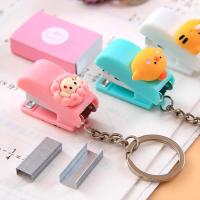 ราคา เครื่องเย็บกระดาษ แม็กขนาดเล็ก สำหรับนักเรียน เครื่องเย็บเล่มจิ๋ว มีพวงใส่กุญแจ (18082795639)
